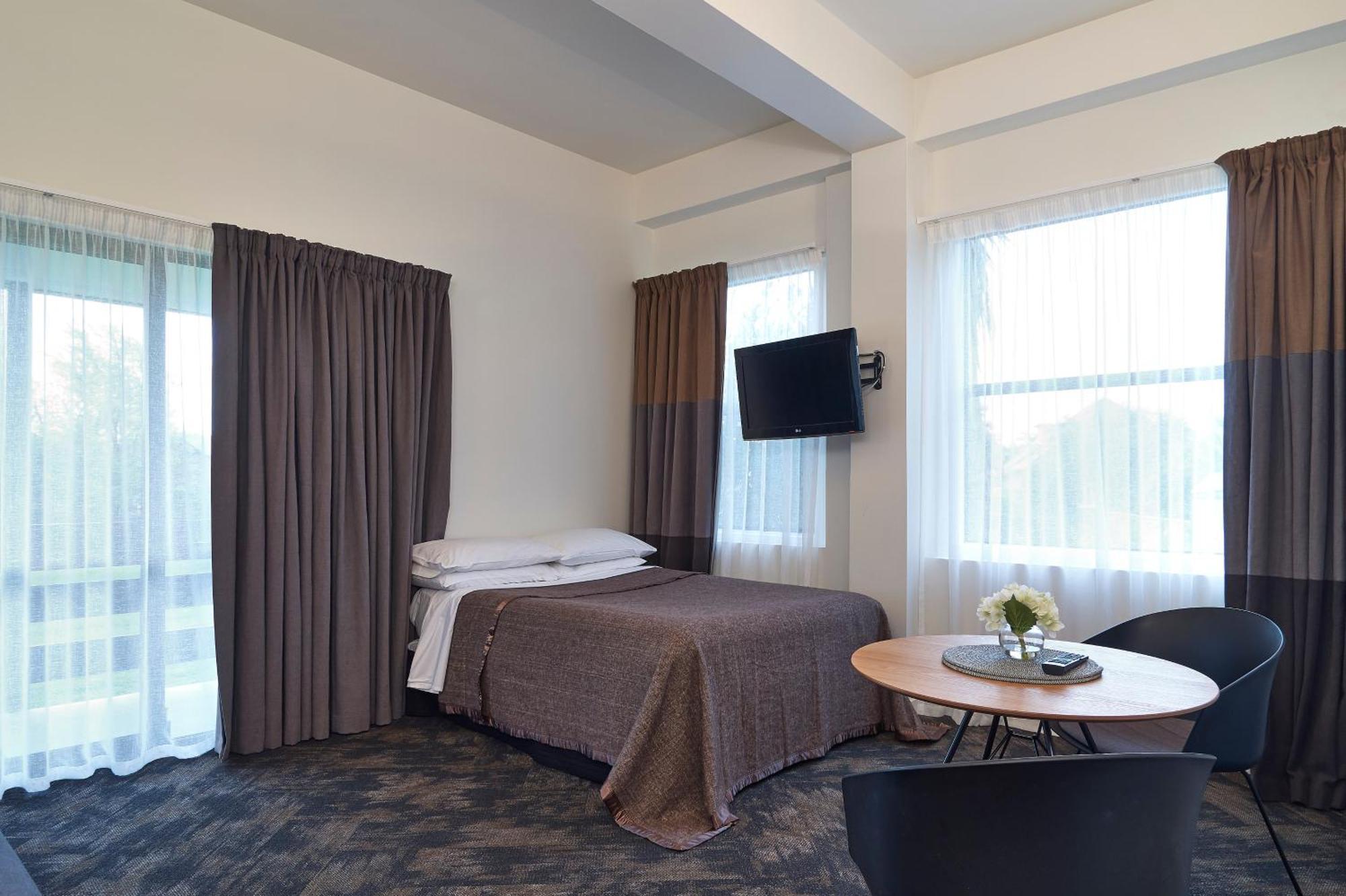 Hotel Carlton Mill Крайстчёрч Экстерьер фото
